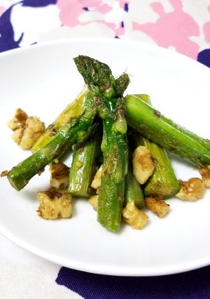 アスパラとクルミの塩バター炒め♪-レシピのメイン写真