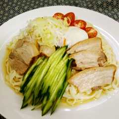 รูปของ 冷たい肉うどん