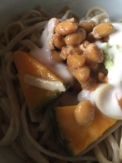 わさびが決め手!納豆シーザーサラダ蕎麦-レシピのメイン写真