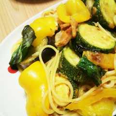 A picture of 彩り夏野菜のトマトソースパスタ♡.