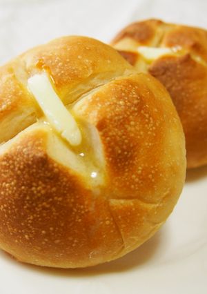 バターがじゅわー！ふんわり丸パン♪-レシピのメイン写真