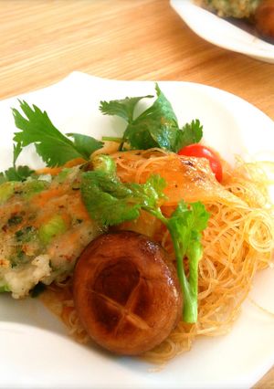 枝豆だんごの濃厚海老スープで焼きビーフン-レシピのメイン写真