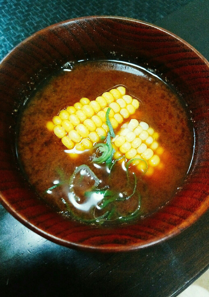 夏はとうもろこしの赤出汁-レシピのメイン写真