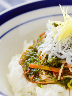 釜揚げしらすとメカブの元気丼-レシピのメイン写真