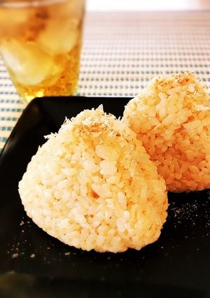 簡単ゴメン^^めんつゆおかかおにぎり♪-レシピのメイン写真