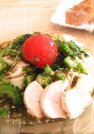 ゴーヤーとトマトが美味しい！もずく素麺-レシピのメイン写真