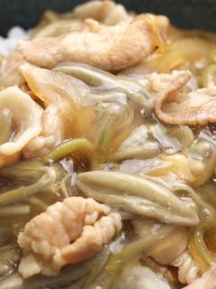 トロリじゅんさい豚丼-レシピのメイン写真