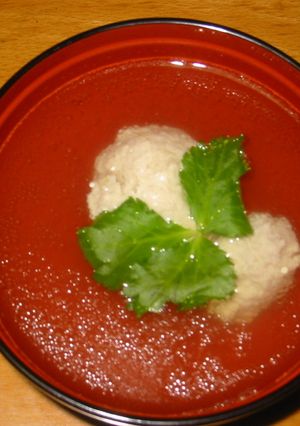 昆布茶で作る鶏団子のお吸い物-レシピのメイン写真