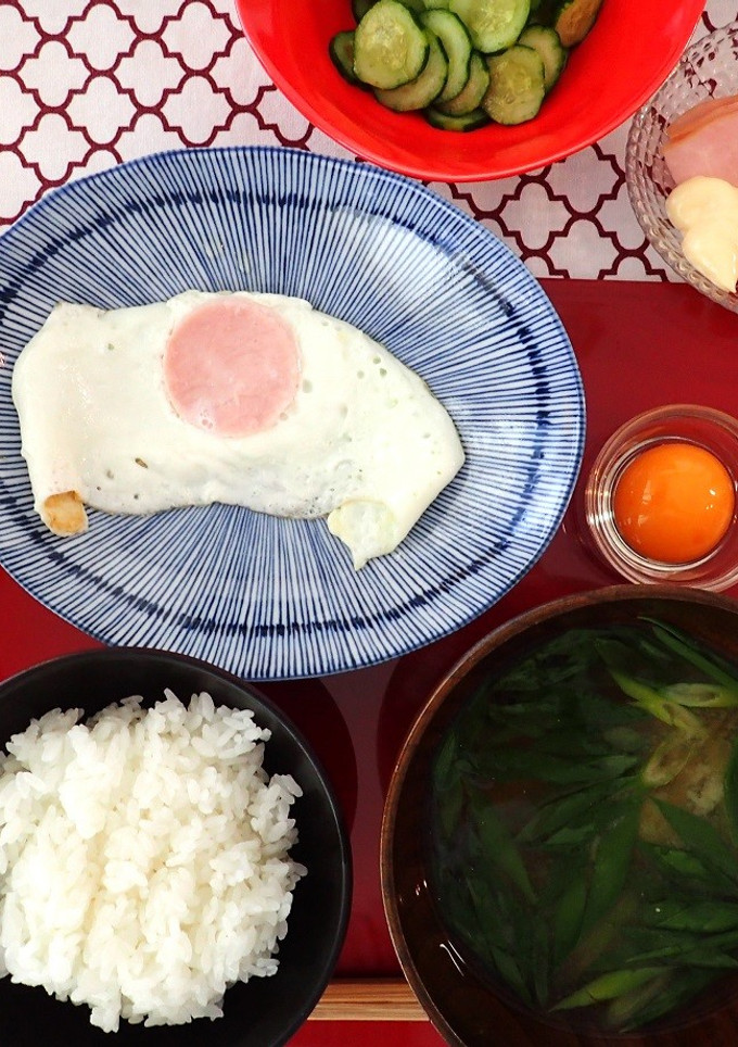 卵黄の卵かけご飯とハム目玉焼きの朝セット-レシピのメイン写真