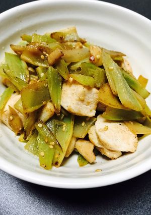 鶏胸肉とブロッコリーの茎炒め-レシピのメイン写真