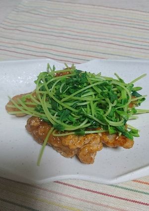 豆苗ガッツリのせ!鶏むね肉照り焼き!-レシピのメイン写真