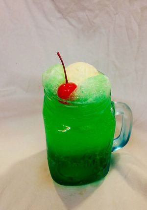 家で簡単!!クリームメロンソーダ-レシピのメイン写真