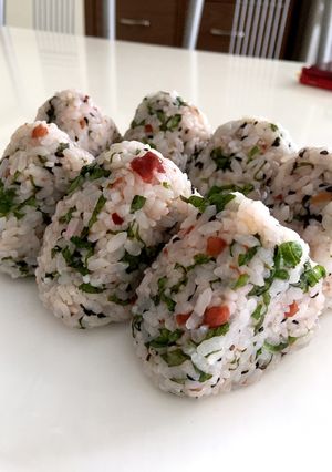 梅しそおにぎり-レシピのメイン写真