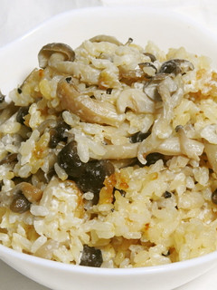 旨味とコクのシメジの炊き込みご飯-レシピのメイン写真