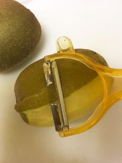 簡単★キウイフルーツの剥き方-レシピのメイン写真