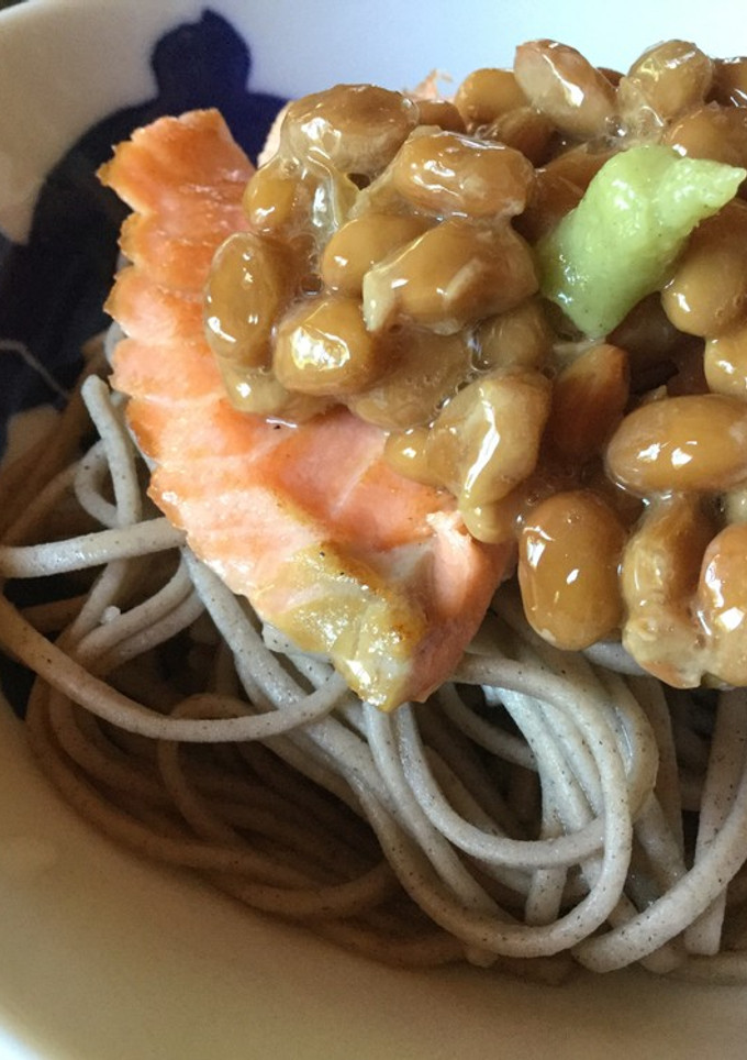納豆とサーモンの和風蕎麦-レシピのメイン写真