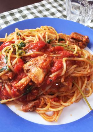 さんま缶と豆苗で！ボリュームトマトパスタ-レシピのメイン写真
