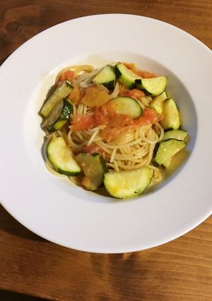 ズッキーニとトマトのシンプルパスタ-レシピのメイン写真