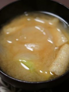 ズッキーニと玉葱、油揚げの味噌汁-レシピのメイン写真