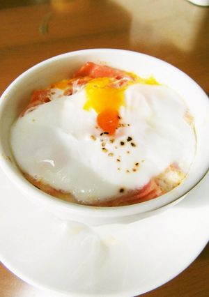 トマトとベーコンのココットエッグ-レシピのメイン写真