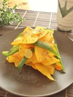 コリンキーとピーマンのガリバタ炒め-レシピのメイン写真