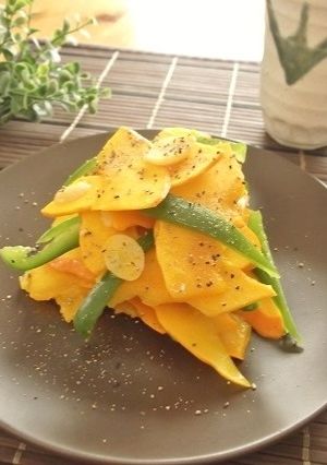 コリンキーとピーマンのガリバタ炒め-レシピのメイン写真