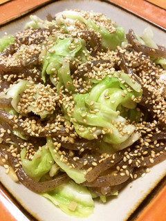 蒟蒻とキャベツの生姜ごま油炒め-レシピのメイン写真