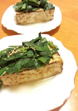 焼き豆腐のごま油香るニラ味噌炒め乗せ-レシピのメイン写真