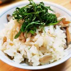 รูปของ 簡単美味しいきのこと生姜の混ぜご飯❤