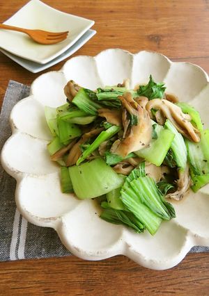 簡単☆チンゲンサイとまいたけのバジル風味-レシピのメイン写真