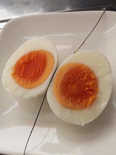 糸でゆで卵を切る!!-レシピのメイン写真
