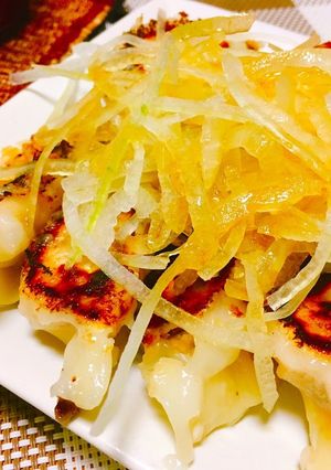 変わり種餃子☆鰤叩きのピリ辛焼き餃子-レシピのメイン写真