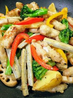 根菜の素揚げと豚カラ炒め-レシピのメイン写真