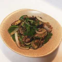 รูปของ ひき肉となすのみそ炒め♪夏野菜たっぷり