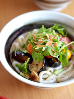 パクチー好きに♪夏野菜エスニックうどん-レシピのメイン写真