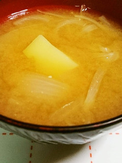 簡単★じゃがいもと玉ねぎの味噌汁-レシピのメイン写真