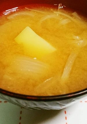 簡単★じゃがいもと玉ねぎの味噌汁-レシピのメイン写真