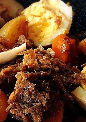 いつもの煮物にかつお節を入れるだけ！-レシピのメイン写真