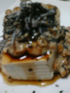 私の冷奴♪(納豆&黒ゴマ&塩昆布のせ♪)-レシピのメイン写真
