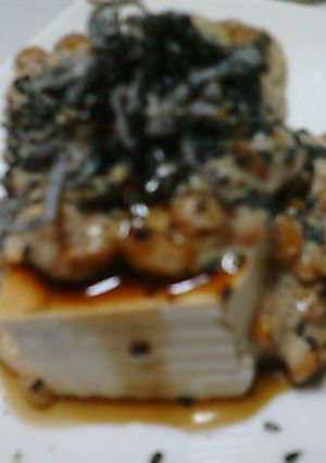 私の冷奴♪（納豆＆黒ゴマ＆塩昆布のせ♪）-レシピのメイン写真