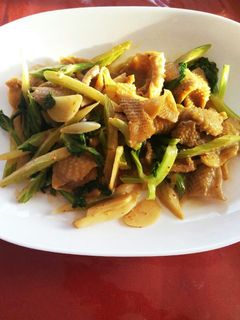 鶏皮とセロリの炒め-レシピのメイン写真
