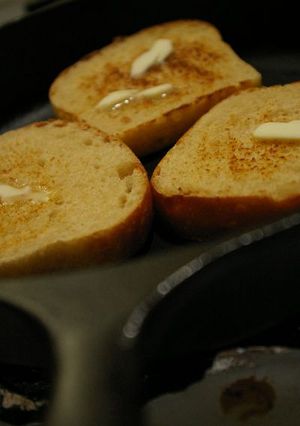 驚!はまる♪こんがりスキレットースト♪-レシピのメイン写真