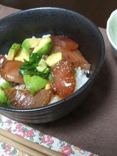 まぐろづけ丼★アボカドのせ-レシピのメイン写真