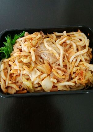 午後もさえる、勝負飯！豚キムチ焼きうどん-レシピのメイン写真