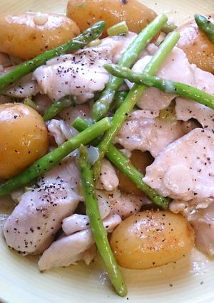 胸肉とアスパラとじゃが芋の塩にんにく炒め-レシピのメイン写真