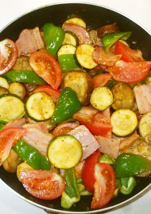 夏野菜ベーコンの煮込み♪簡単パスタソース-レシピのメイン写真