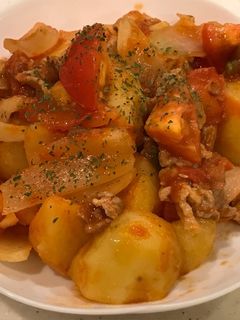 豚肉とジャガイモ、トマトソースの炒め煮!-レシピのメイン写真