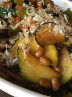 納豆と夏野菜のケチャップ蕎麦-レシピのメイン写真