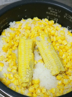 1度食べたらやみつき♡とうもろこしご飯-レシピのメイン写真