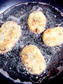 残りものコロッケ♡旦那満足お肉たっぷり!-レシピのメイン写真